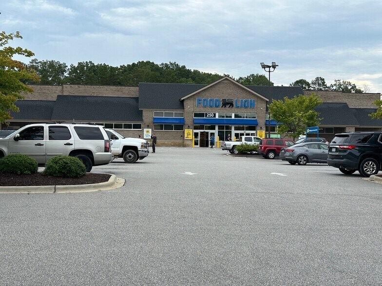 250 N M L King Jr Blvd, Monroe, NC for sale - Building Photo - Image 1 of 1