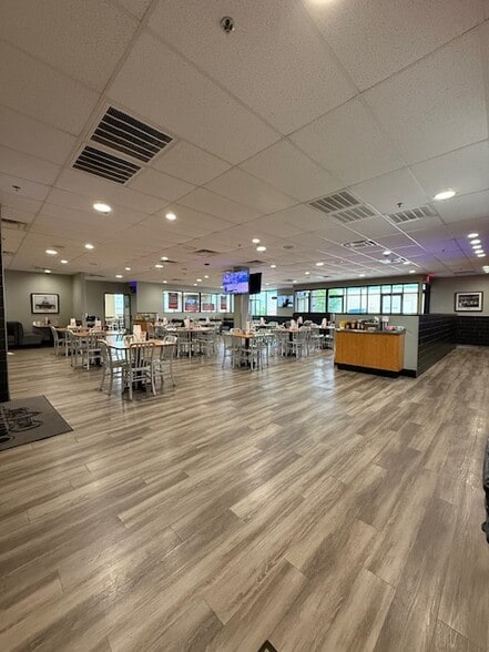 6629 NW Expressway, Oklahoma City, OK for lease - Interior Photo - Image 2 of 10