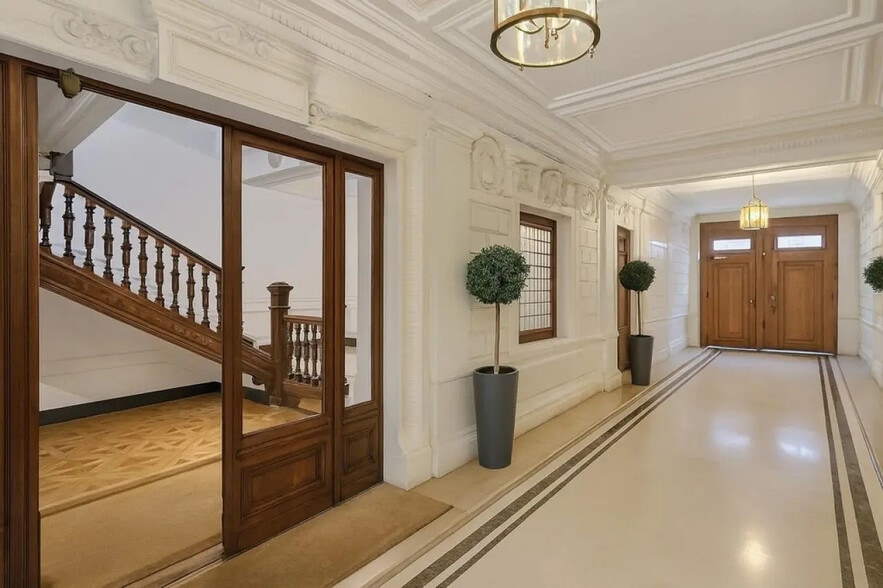 33 Rue Marbeuf, Paris for lease - Lobby - Image 3 of 14