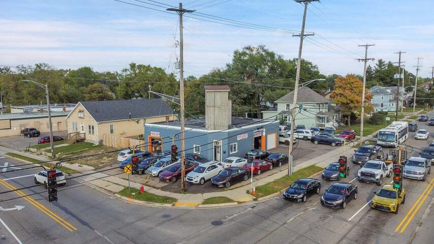 1923 S Washington Ave, Lansing, MI for sale - Building Photo - Image 1 of 6