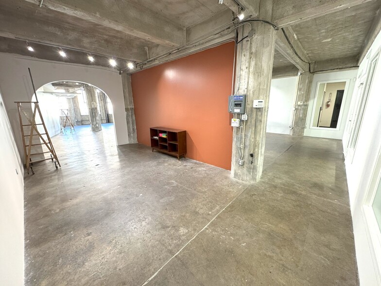 817 S Los Angeles St, Los Angeles, CA for lease - Building Photo - Image 1 of 7