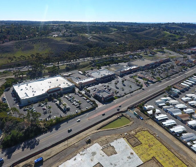 3915-3935 Mission Ave, Oceanside, CA for lease - Building Photo - Image 2 of 6