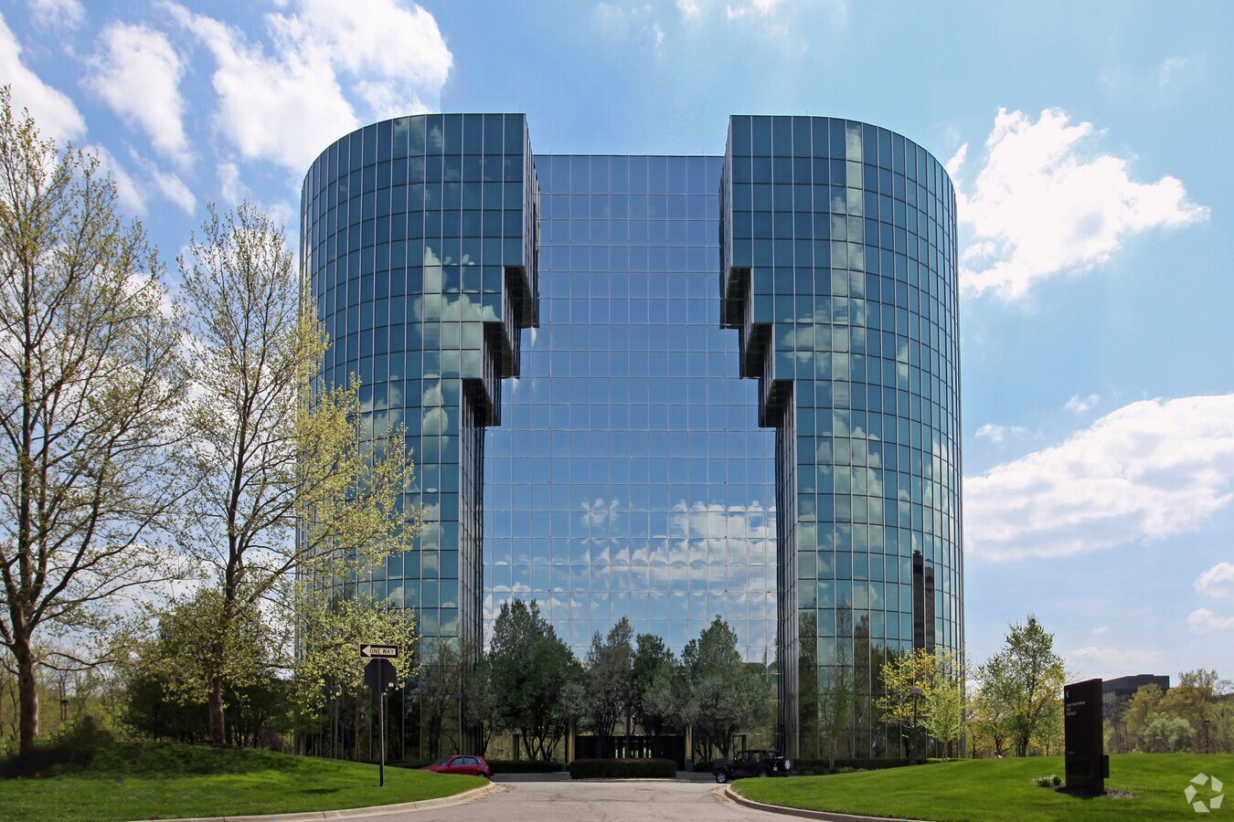 9225 Indian Creek Pky, Overland Park, KS 66210