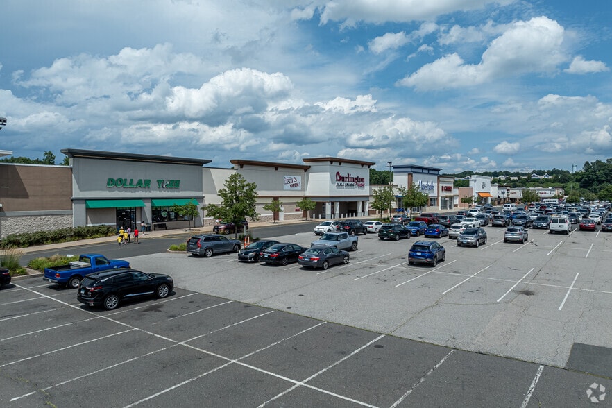 1440-1540 Pleasant Valley Rd, Manchester, CT for lease - Primary Photo - Image 1 of 3