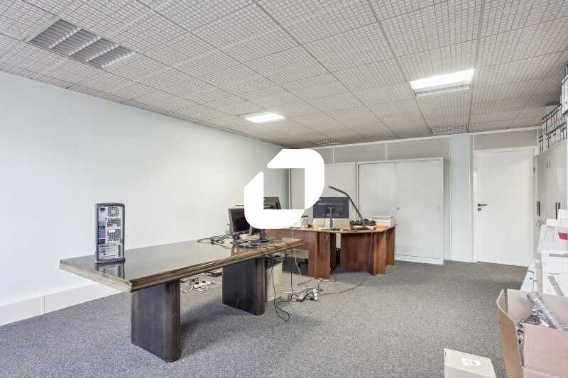 Office in Suresnes for lease - Interior Photo - Image 3 of 8