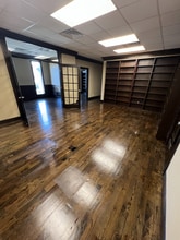 2020 Southwest Fwy, Houston, TX for lease Lobby- Image 2 of 12