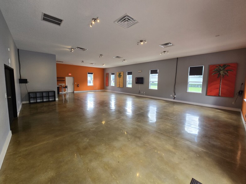 5079 Forsyth Commerce Rd, Orlando, FL for lease - Building Photo - Image 3 of 14