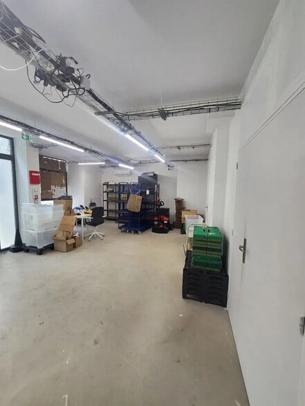 Retail in Paris for lease - Interior Photo - Image 3 of 10