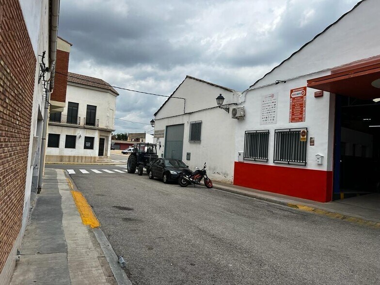 Industrial in Llombai, Valencia for sale - Building Photo - Image 1 of 9