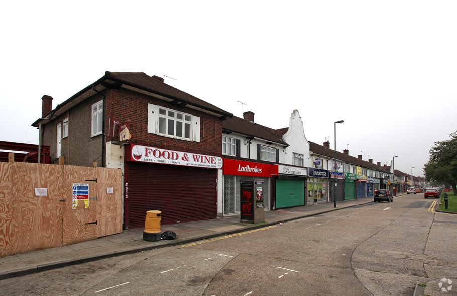 252 Sherwood Park Ave, Sidcup for sale - Building Photo - Image 2 of 2