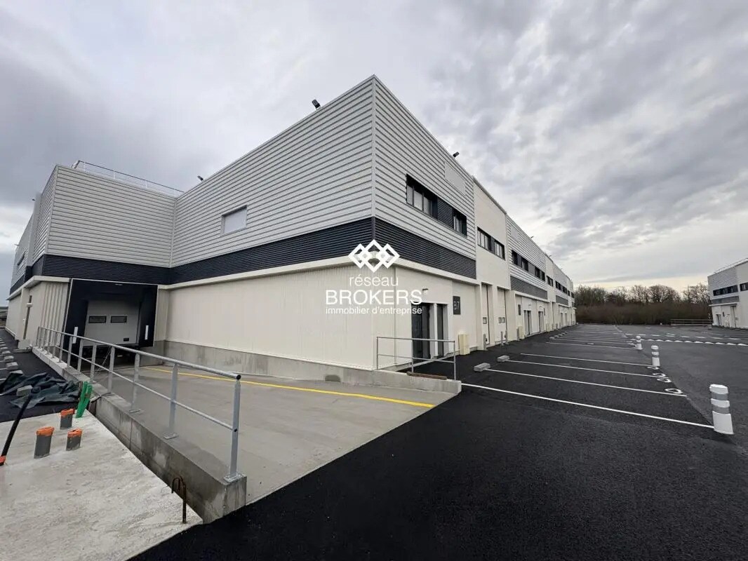 Industrial in Saint-Aignan-Grandlieu for lease Building Photo- Image 1 of 2