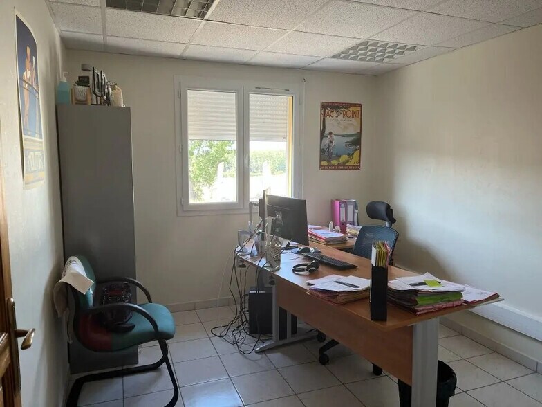 Office in Châtenoy-le-Royal for lease - Interior Photo - Image 2 of 6