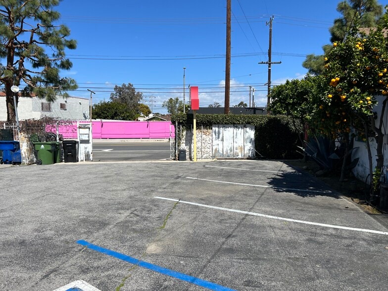 5740-5754 W Adams Blvd, Los Angeles, CA for lease - Building Photo - Image 3 of 31