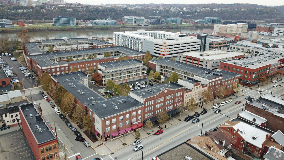 2529 E Carson St, Pittsburgh, PA for sale - Primary Photo - Image 1 of 1