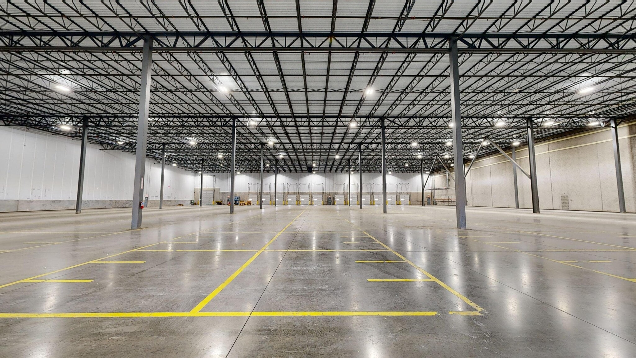 41-43 Runway Rd, Levittown, PA for lease Interior Photo- Image 1 of 5