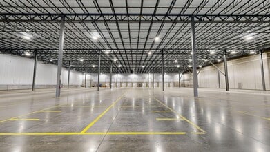 41-43 Runway Rd, Levittown, PA for lease Interior Photo- Image 1 of 5