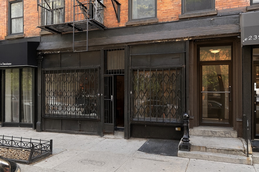 237-239 Eldridge St, New York, NY for lease - Building Photo - Image 1 of 9