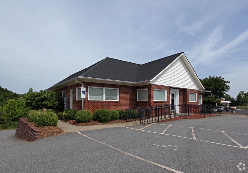 948 Johnson Ridge Rd, Elkin, NC for sale - Primary Photo - Image 1 of 1