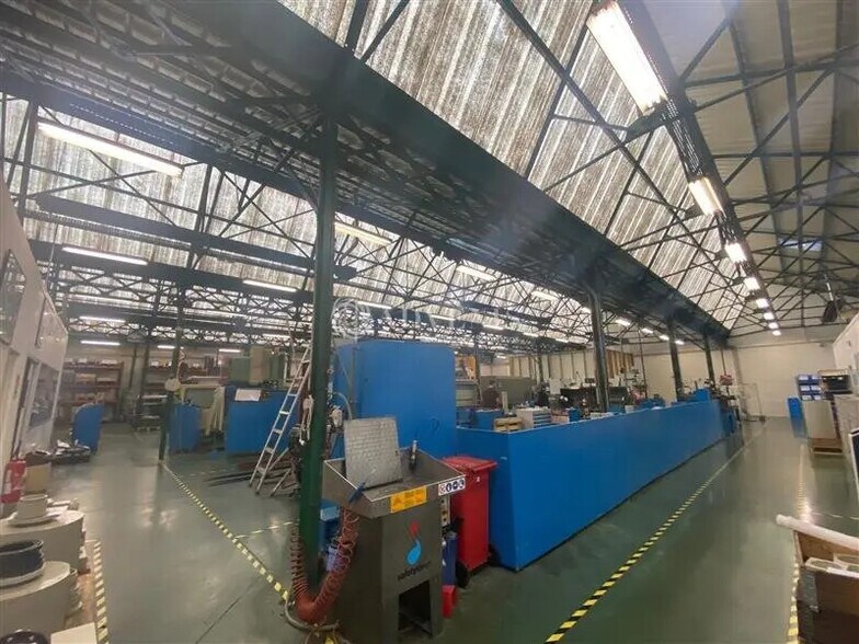 Flex in Bagnolet for lease - Interior Photo - Image 3 of 6