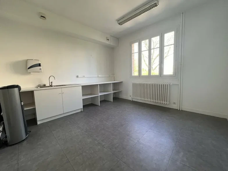 Office in Beauvais for sale - Interior Photo - Image 3 of 9