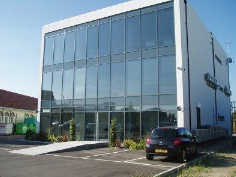 Aviation Way, Southend On Sea for lease - Building Photo - Image 2 of 3