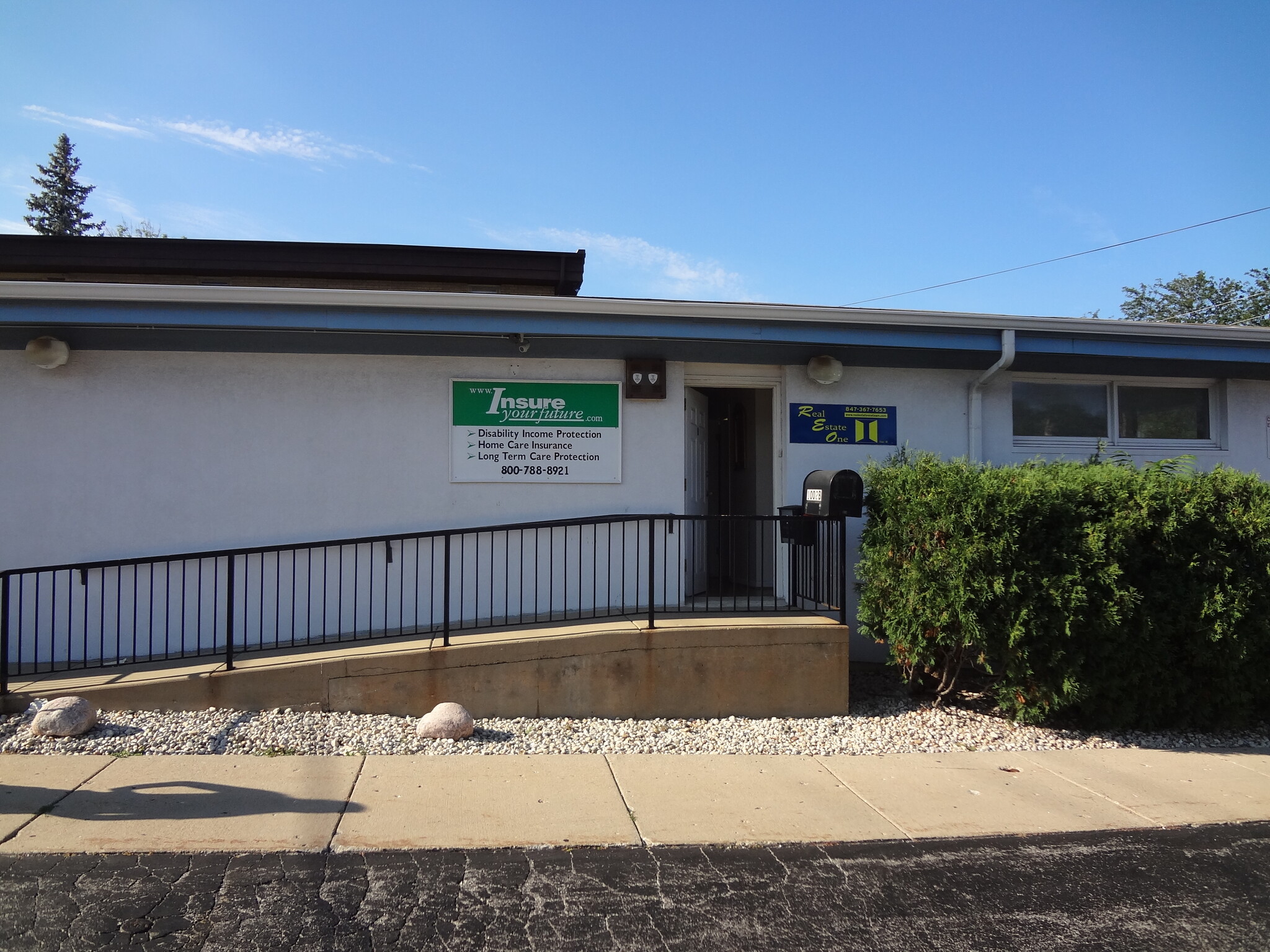 1002 N Milwaukee Ave, Libertyville, IL for lease Building Photo- Image 1 of 5