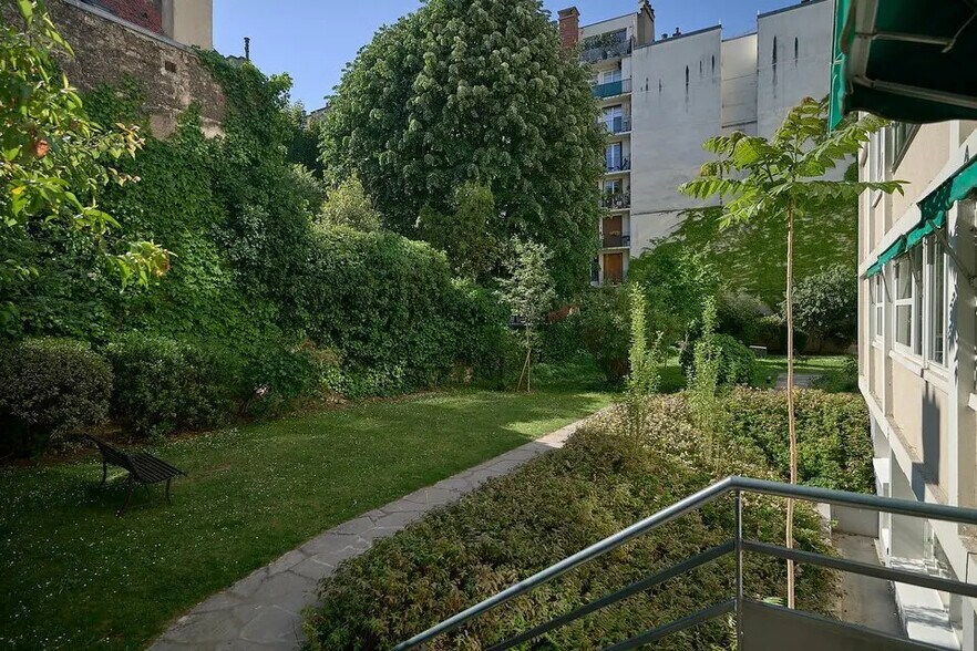 Office in Paris for lease - Building Photo - Image 2 of 11