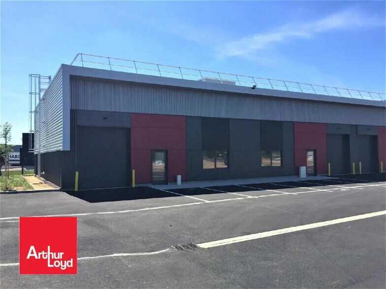 Flex in Dreux for lease - Building Photo - Image 3 of 3