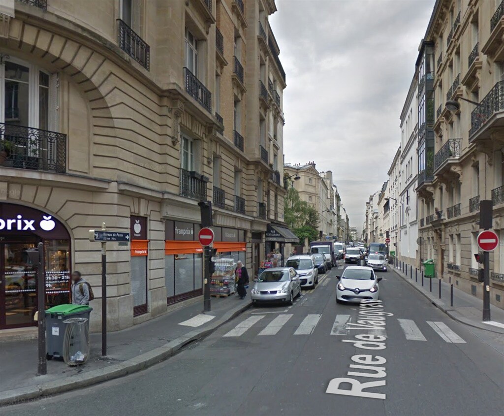 Retail in Paris for lease Building Photo- Image 1 of 3