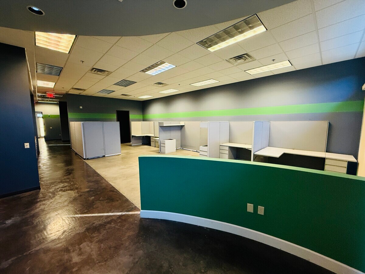 5425 E Bell Rd, Scottsdale, AZ 85254 - Unit 140 - - Interior Photo - Image 1 of 6