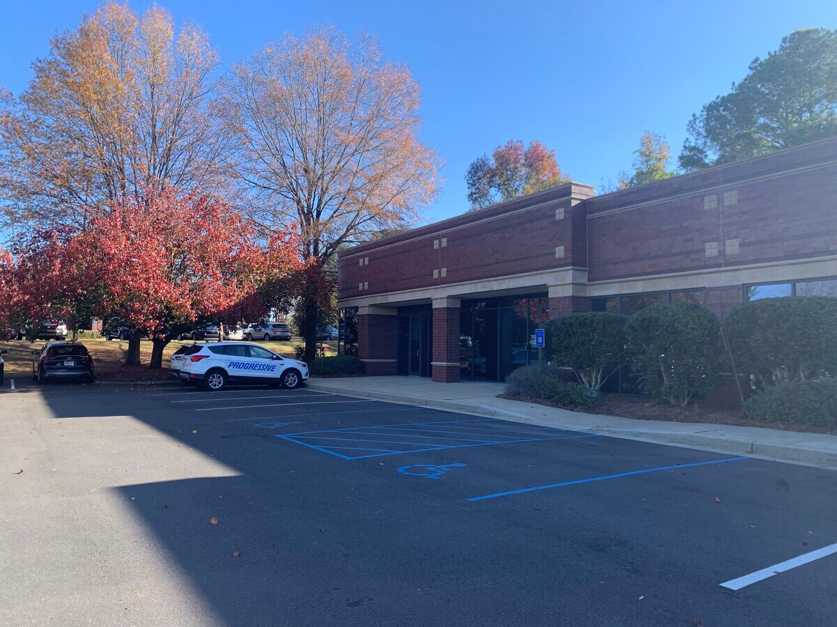 7290 North Lake Dr, Columbus, GA 31909 North Columbus Class A Office