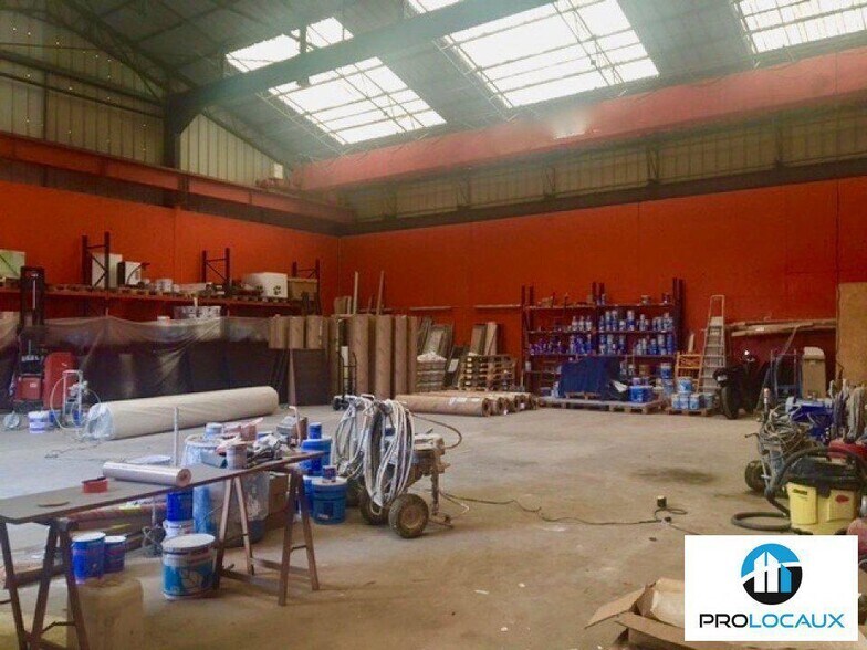 Flex in La Trinité-de-Thouberville for lease - Interior Photo - Image 1 of 3