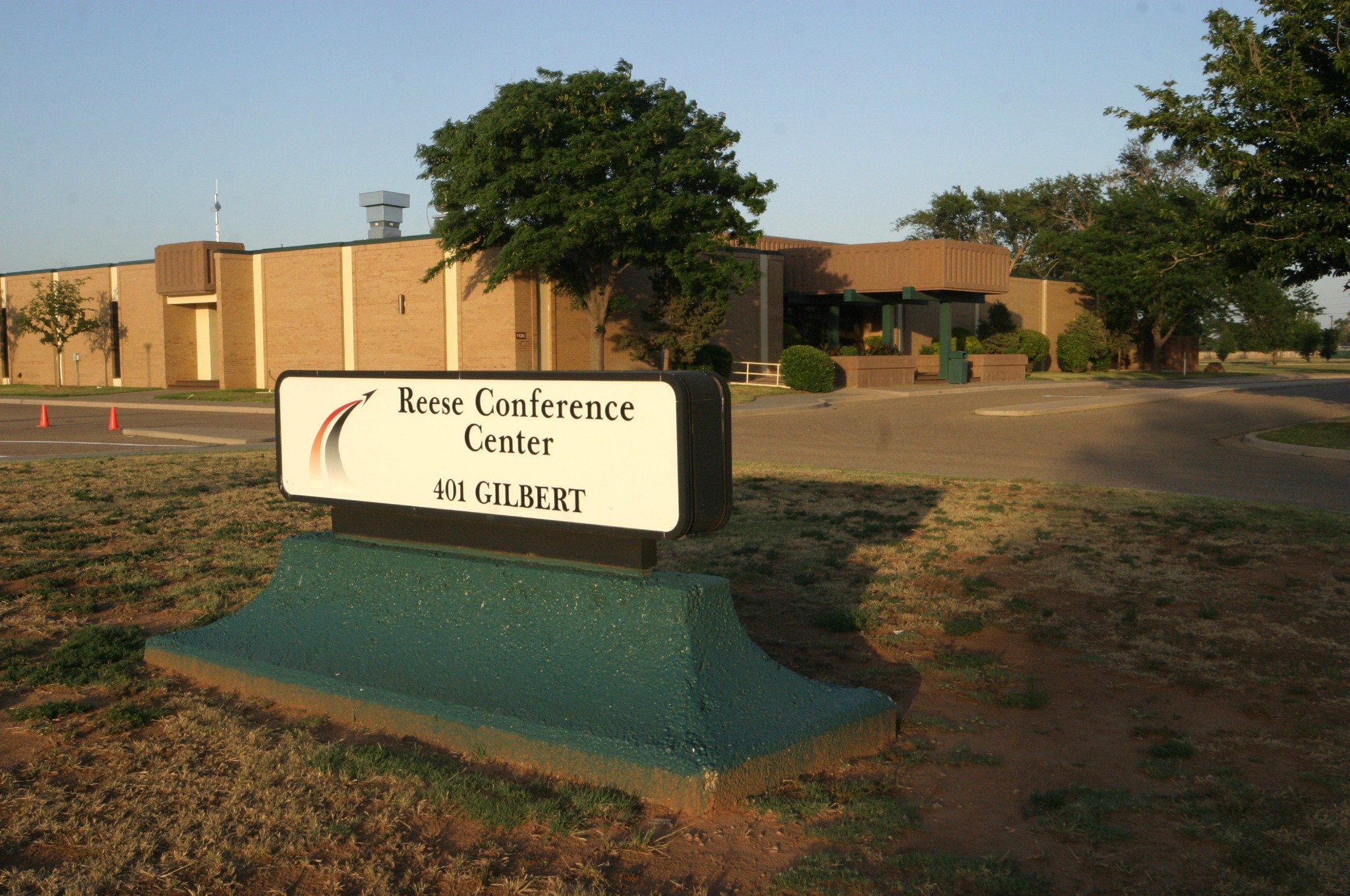 401 Gilbert Dr, Lubbock, TX for lease Building Photo- Image 1 of 13