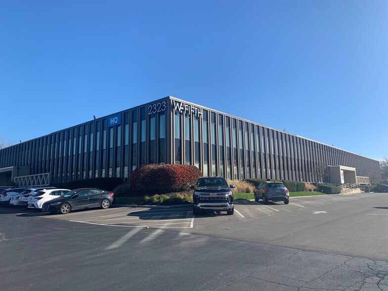 2323 W 5th Ave, Columbus, OH for lease - Building Photo - Image 2 of 13