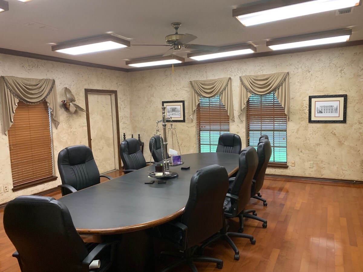 300 Harwood Rd, Bedford, TX 76021 300 Harwood Rd, Bedford, TX 76021