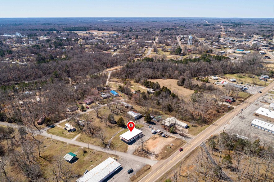 660 E Main St, Parsons, TN for sale - Building Photo - Image 1 of 1