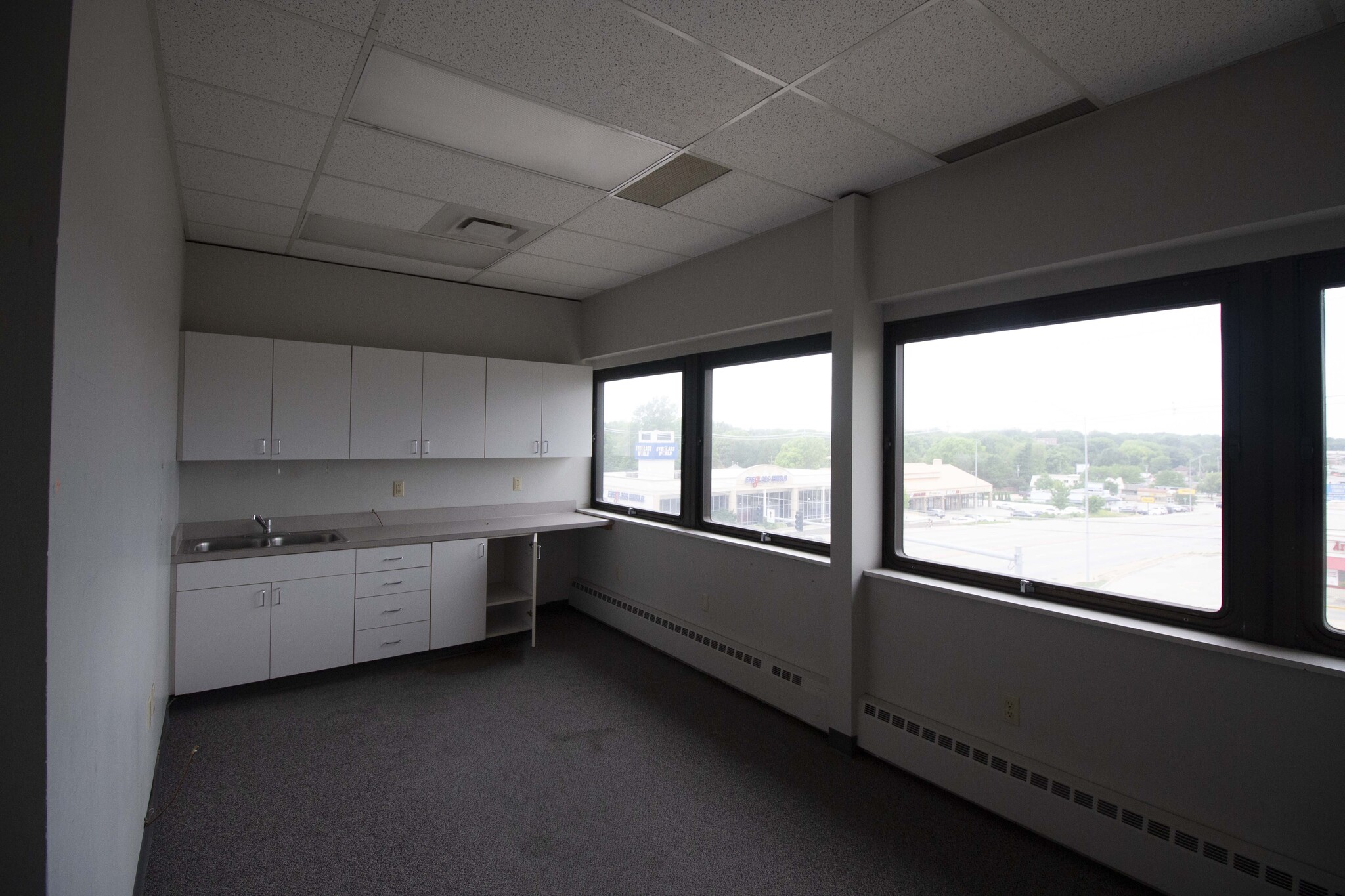 100 N 56th St, Lincoln, NE for lease Interior Photo- Image 1 of 8