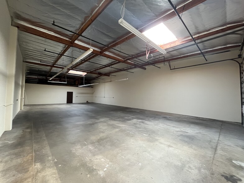 725 E Cochran St, Simi Valley, CA for lease - Interior Photo - Image 2 of 3