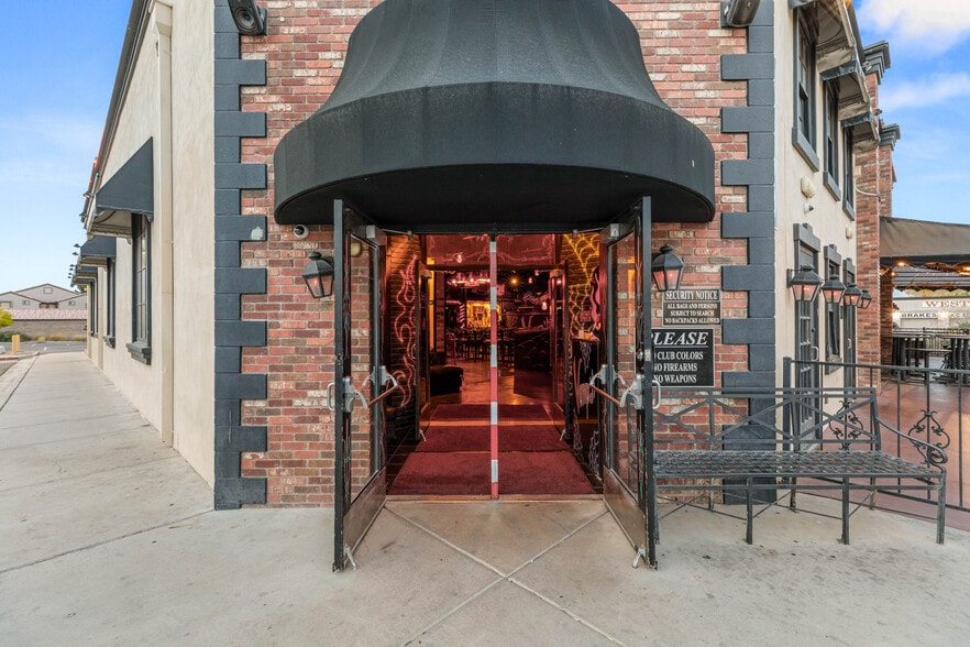 6750 W Sahara Ave, Las Vegas, NV for sale - Building Photo - Image 2 of 35