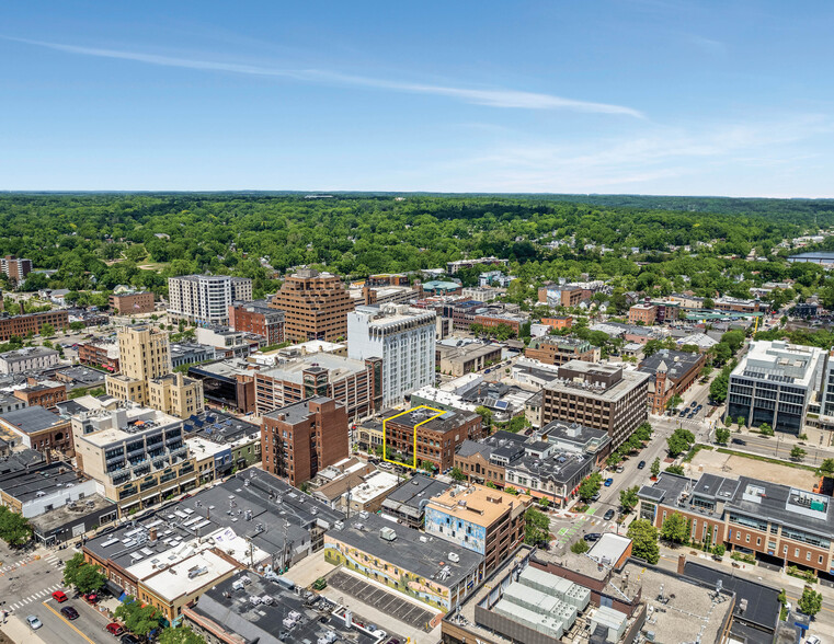 205-207 E Washington St, Ann Arbor, MI for sale - Building Photo - Image 3 of 7