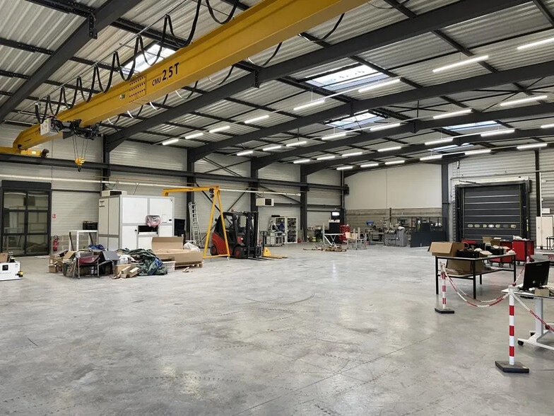 Industrial in Château-Gaillard for lease - Interior Photo - Image 3 of 12