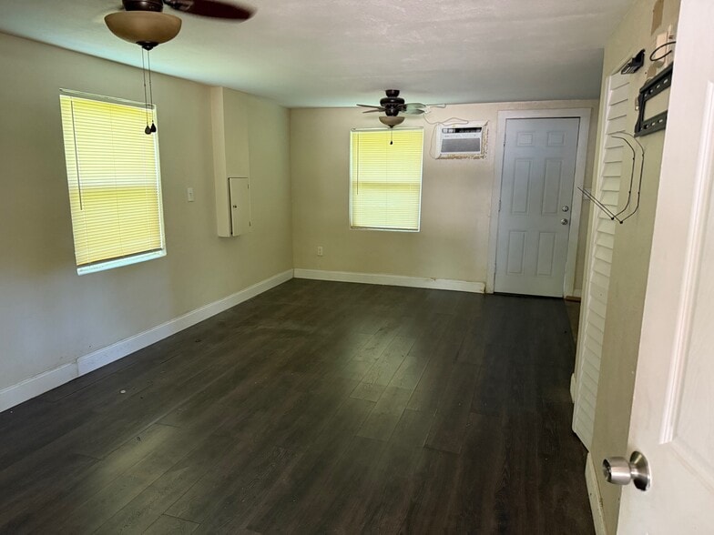 1867 Douglas Ave, Clearwater, FL for lease - Building Photo - Image 2 of 4