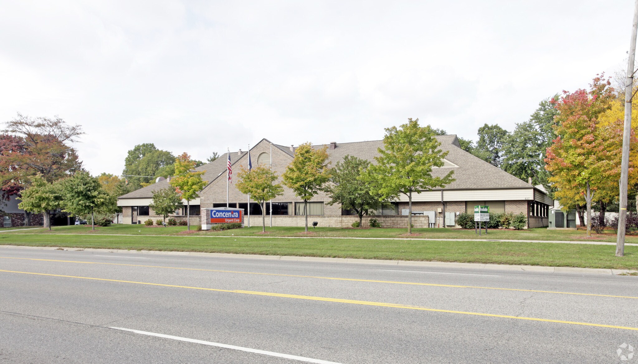 627 E Maple Rd, Troy, MI for sale Primary Photo- Image 1 of 1