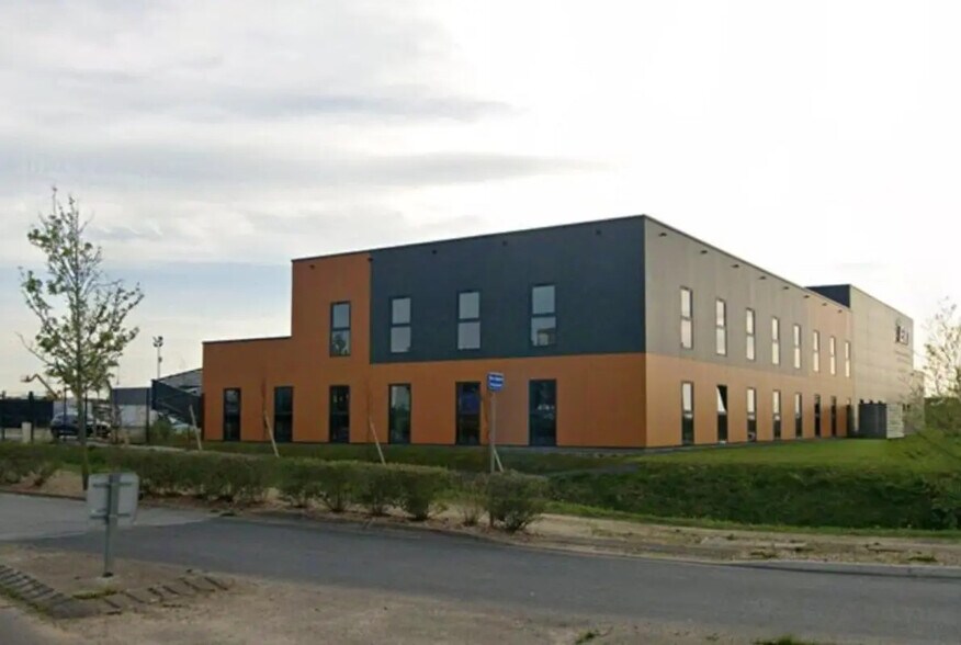 Office in Montivilliers for lease - Building Photo - Image 3 of 3