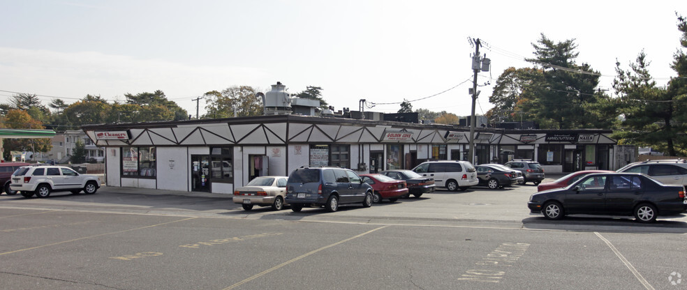 90 Northern Blvd, Greenvale, NY for lease - Building Photo - Image 2 of 4