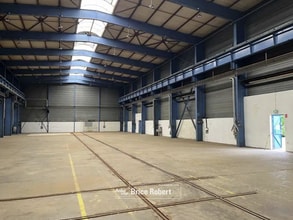 Flex in Saint-Priest for lease Interior Photo- Image 2 of 3