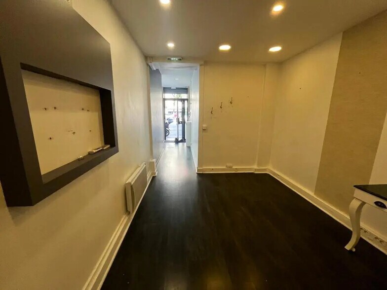Retail in Paris for lease - Building Photo - Image 3 of 7