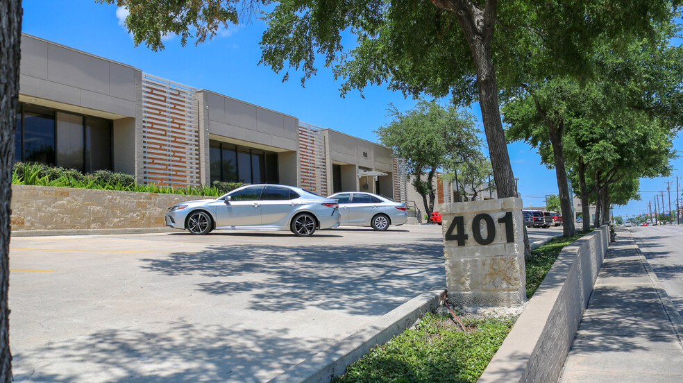 401 Isom Rd, San Antonio, TX for lease - Building Photo - Image 1 of 9