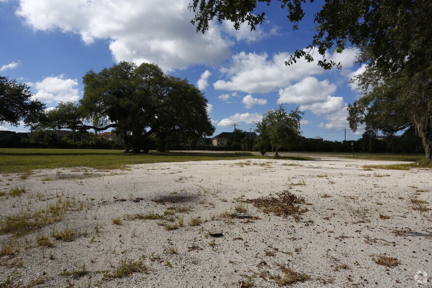 201-210 13th Ave W, Bradenton, FL for lease - Primary Photo - Image 1 of 6