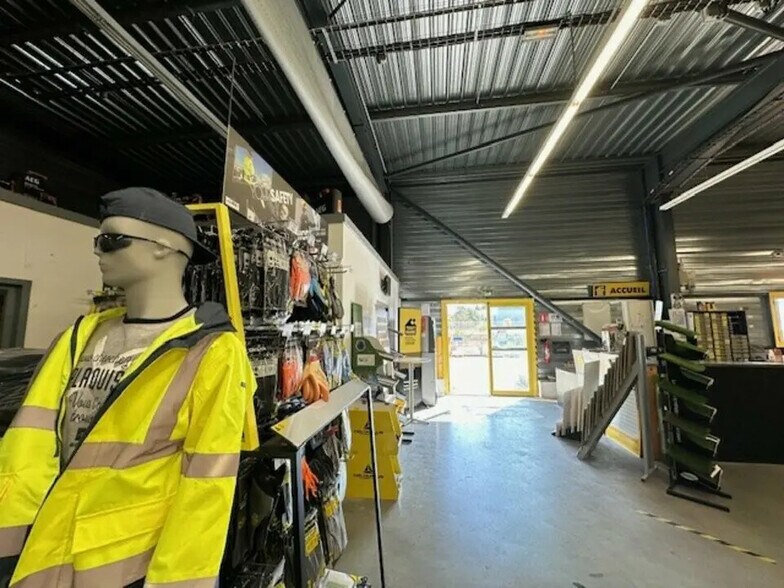 Flex in Vedène for lease - Building Photo - Image 2 of 12